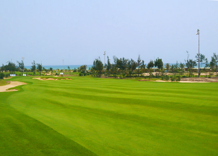 「FLCクイニョン・ビーチ＆ゴルフリゾート」のゴルフ場の写真